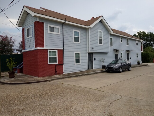 Building Photo - 3401 Belfort Ave