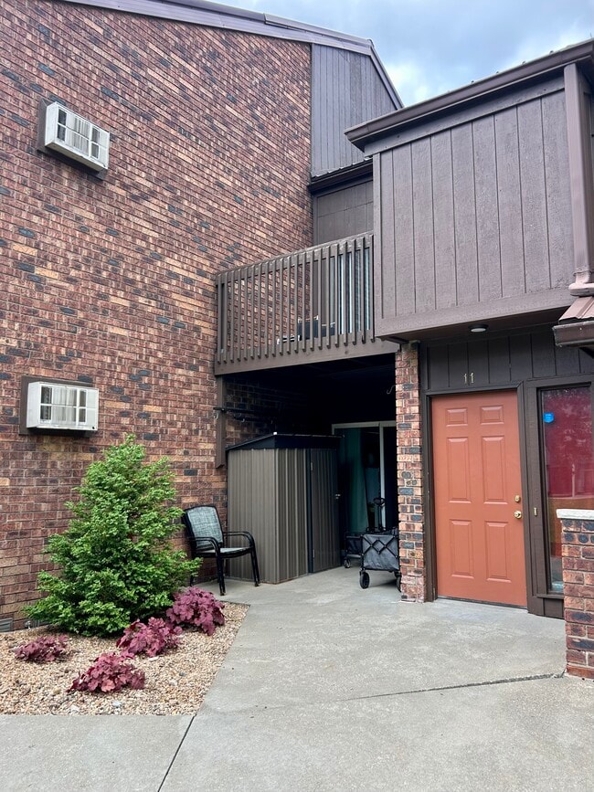 210 Royal Ct