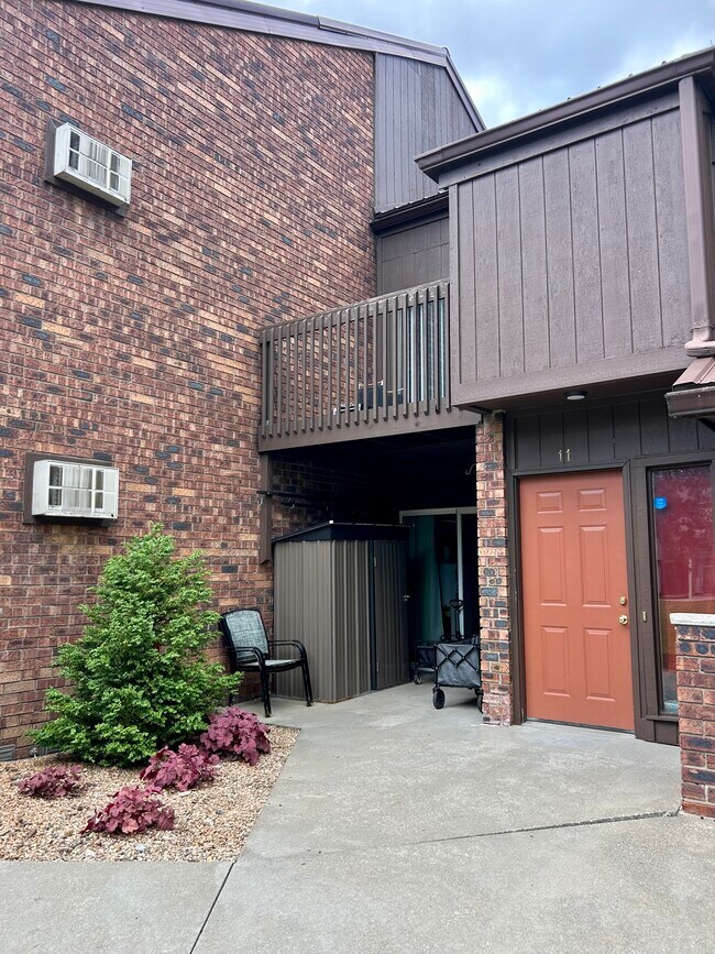 Photo - 210 Royal Ct