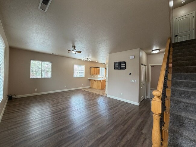 Photo - SPACIOUS TOWNHOME FOR RENT!