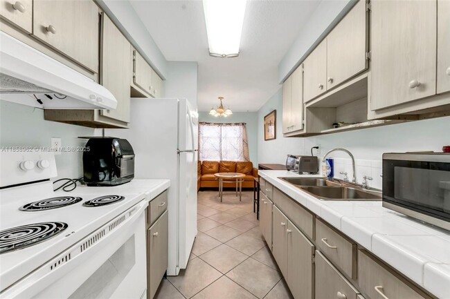 Photo - 820 SW 12th Ct House