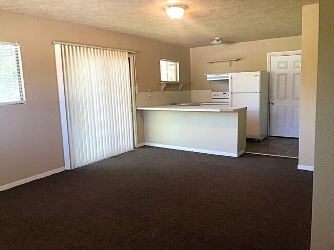 Photo - 735 Rosedale Dr