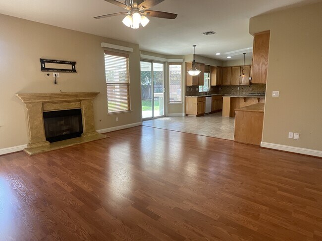 Photo - 9772 Ellsmere Way