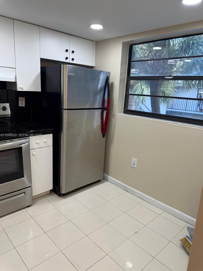 Photo - 10825 SW 112th Ave Unit 312