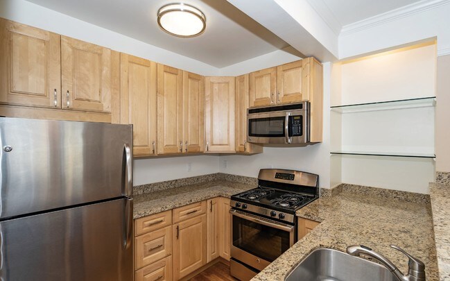 Kitchen - 390 Bartlett St