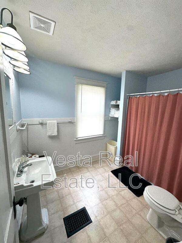 Photo - 1211 E Jefferson St Unidad 2