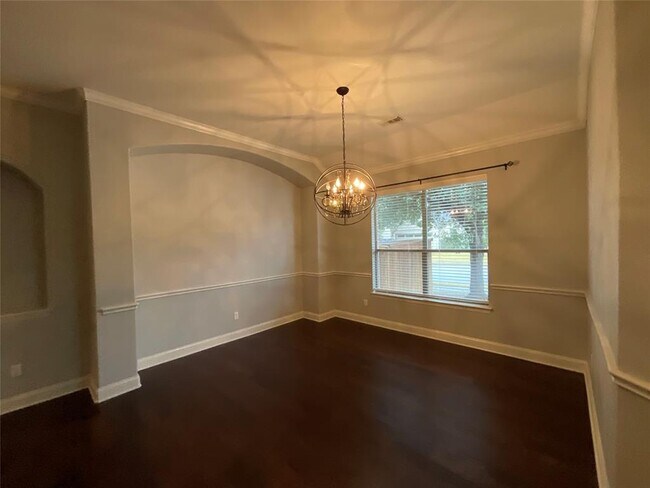 Photo - 3928 Crest Ln