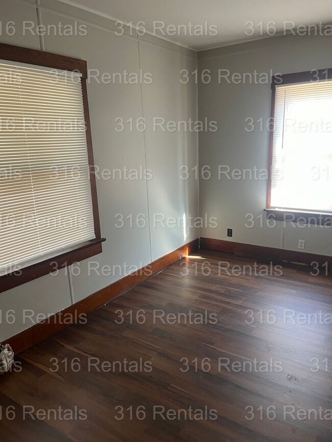 Photo - 425 SW 3rd St