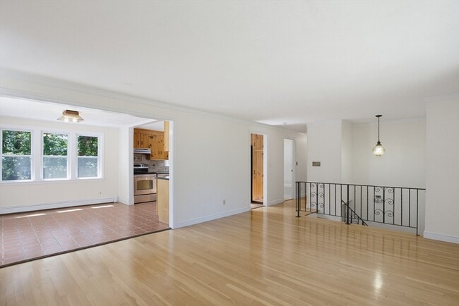 Photo - 37 Woodbury Rd