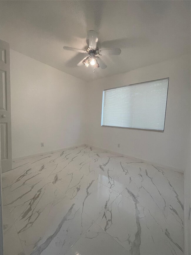 Photo - 730 NE 23rd Pl