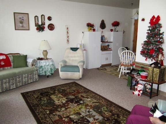 Spacious living area. - Jericho House