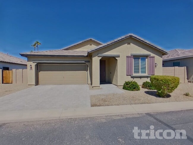 Photo - 2618 E Danbury Rd