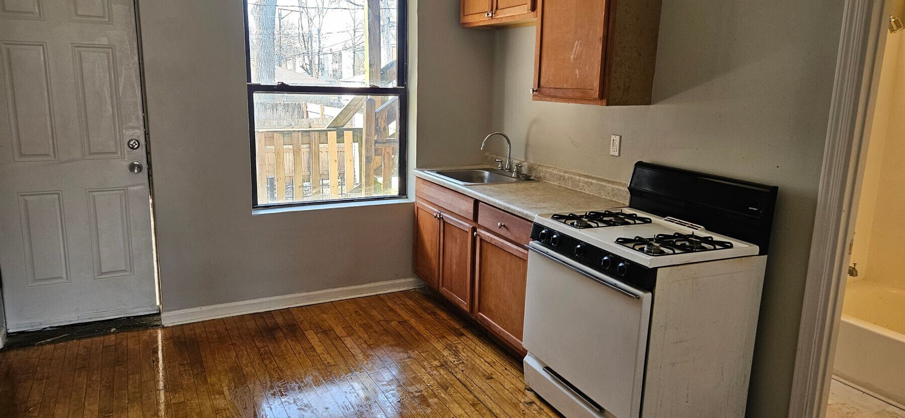 Photo - 634-640 N Lamon