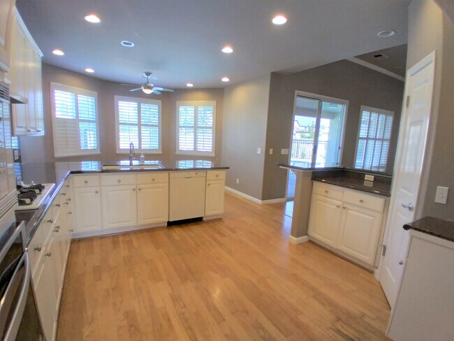 Photo - 553 W Fallbrook Ave