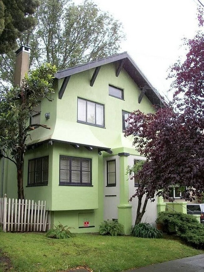 Photo - 2642 Derby St Apartment Unit 02