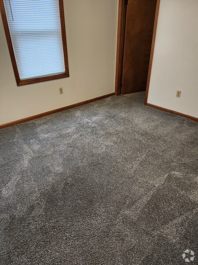 Building Photo - 1615 Huffman Ave Unit Double R Rental