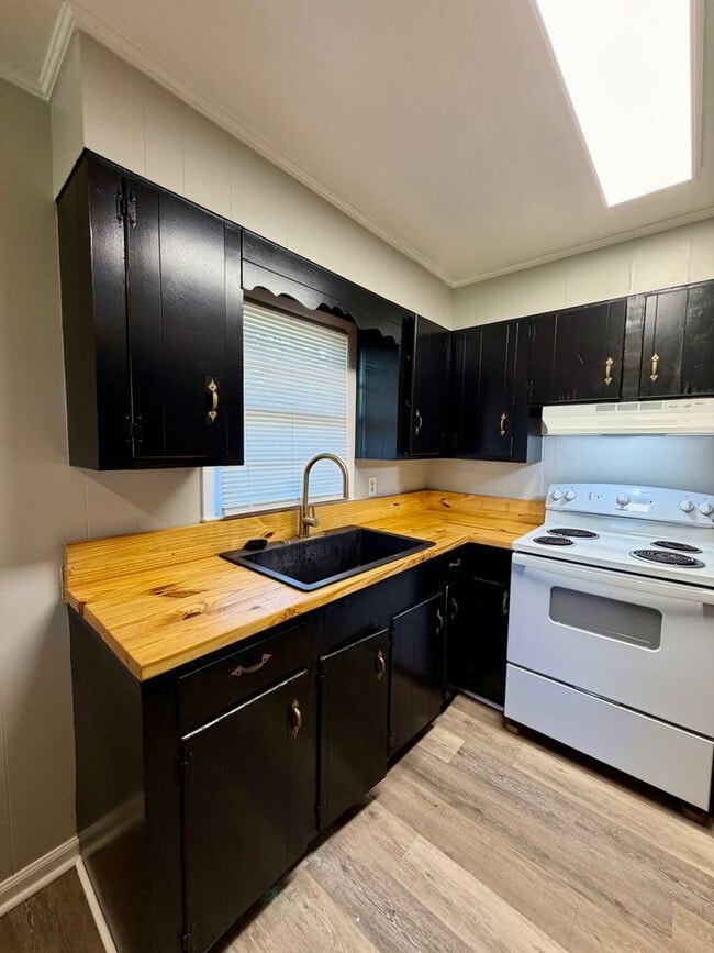 Photo - 4 Bed/2 Bath Brick Home