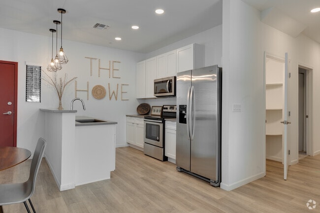 3BR, 2BA - 1,320SF - The Howe Apartments