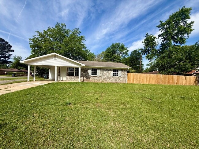 Building Photo - 2017 Fairfield Dr