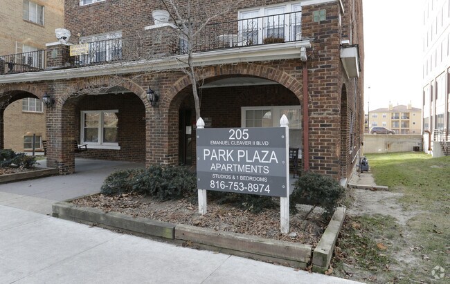 Park Plaza Apartments - Park Plaza Apartments