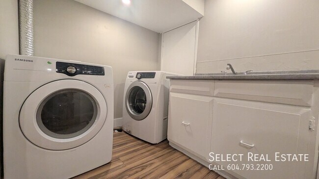 Photo - 46050 Camrose Ave Unit B