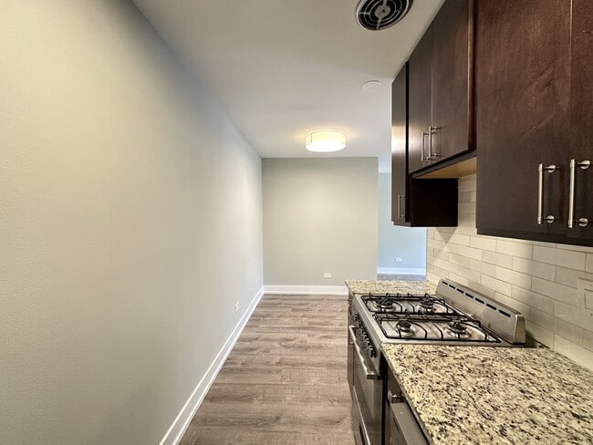 Photo - 448 W Barry Ave Unidad 322