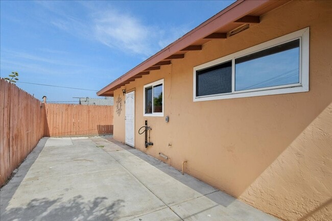 Building Photo - Beta Street Unit 3875 Beta Street