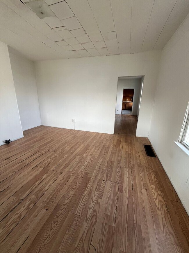 Photo - 2029 Commercial Ave Unit 2029 Commercial Ave