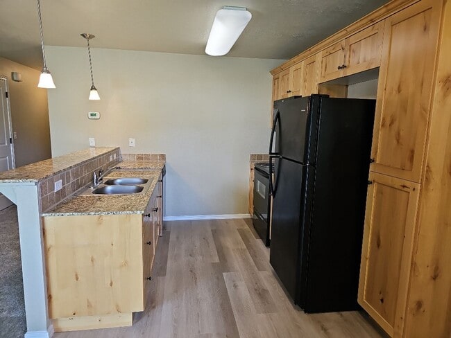 1521 W Alexandra Ln Unit 101