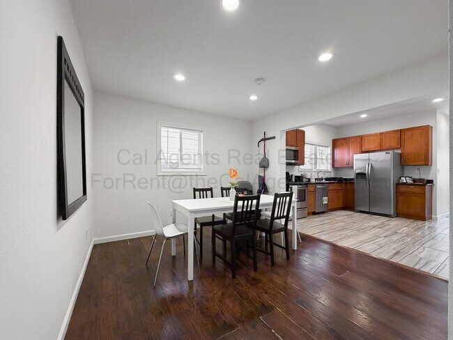 Photo - 1532 32nd St Unit 1