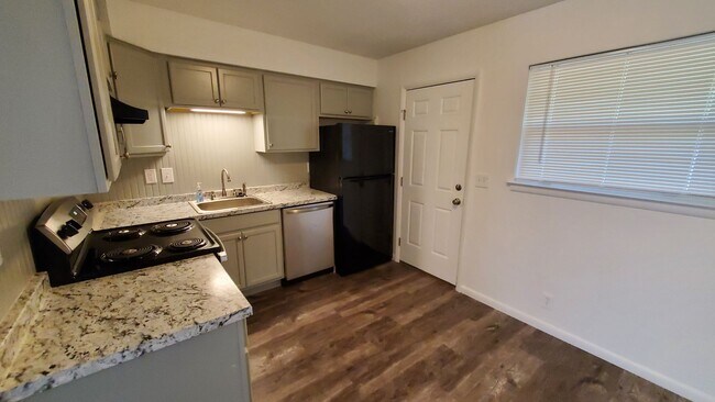 Photo - (2) Bed/(1) Bath Updated Throughout! Located just east of campus!