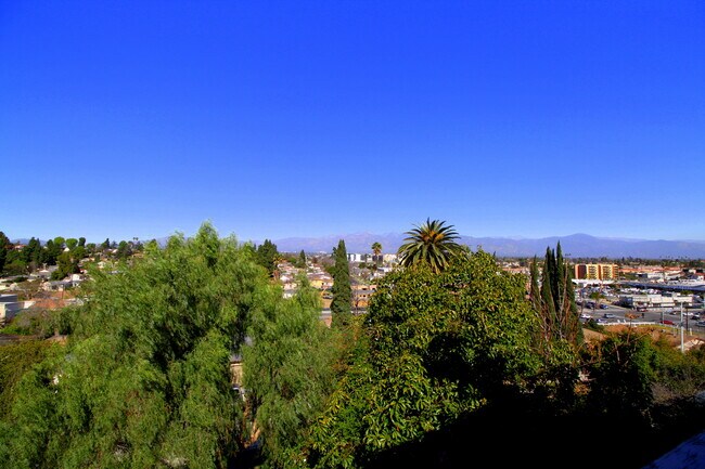 vista desde el balcón de la habitación principal - 904 W Mabel Ave Casa Adosada