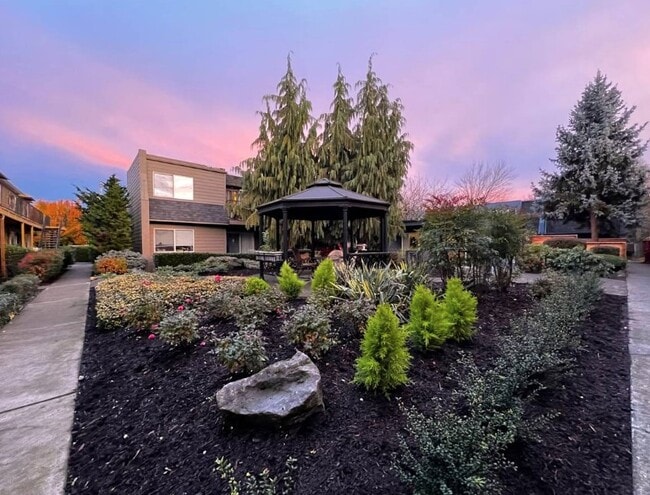 Building Photo - 3041 SE 20th Ave
