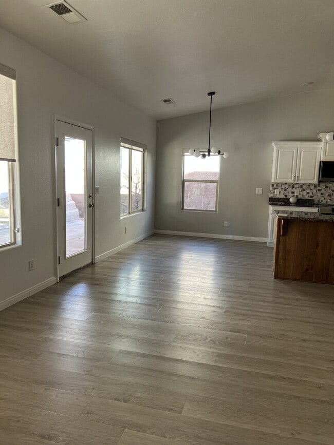 Photo - "Spacious 5-Bedroom Oasis with 3 Full Baths in Beautiful St. George – 2,998 Sq. Ft. of Comfort!"