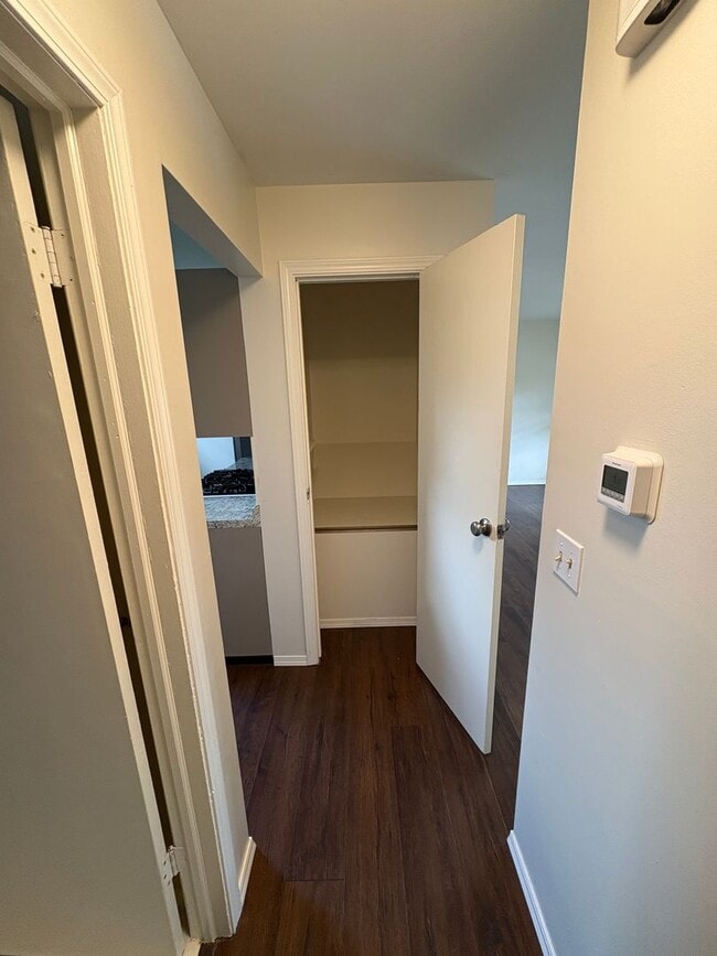 Photo - Spacious 4 Bedroom Home *Pet Friendly*