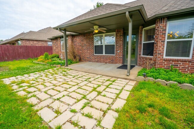 Photo - 4 Bed | 2 Bath | Owasso | $2060 | Mid July