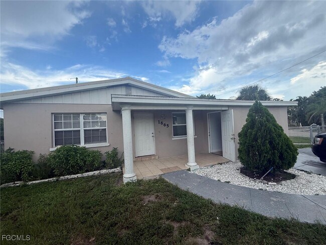 Photo - 1665 Henderson Ave