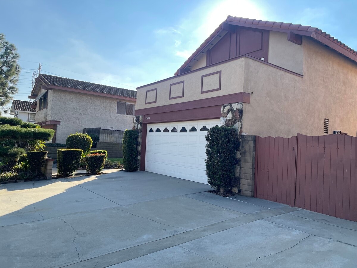 Photo - 19633 Nicholas Ave