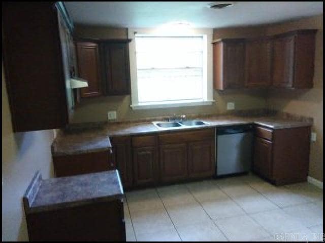 Photo - 5412 Young Rd