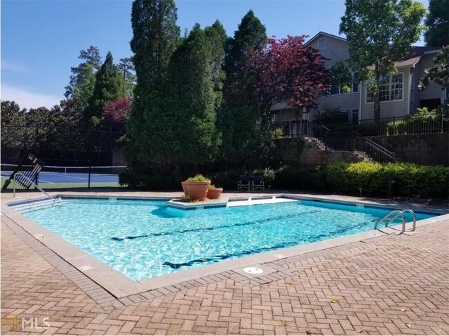 Photo - 1250 Parkwood Cir SE Unidad 1313 Rental