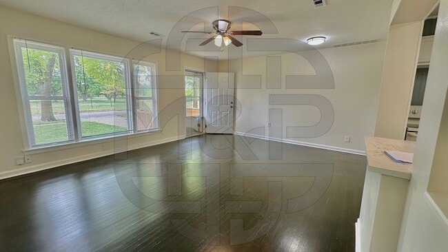 Photo - 1102 N Crestway St