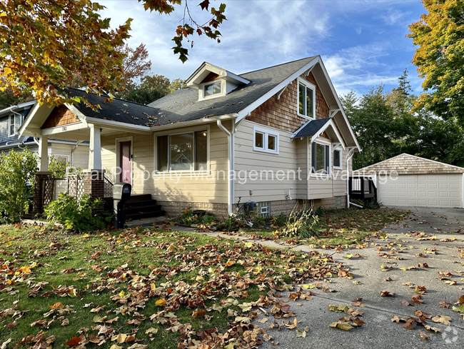 Building Photo - Charming Four-Bedroom Home in the Heart of...