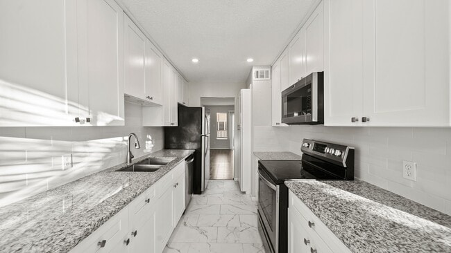 Photo - 1914 Lakeside Dr