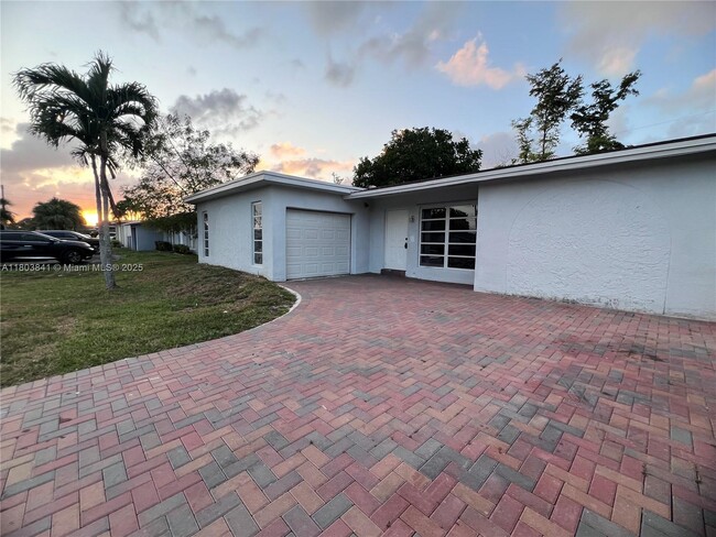 Building Photo - 11431 NW 35th St Rental