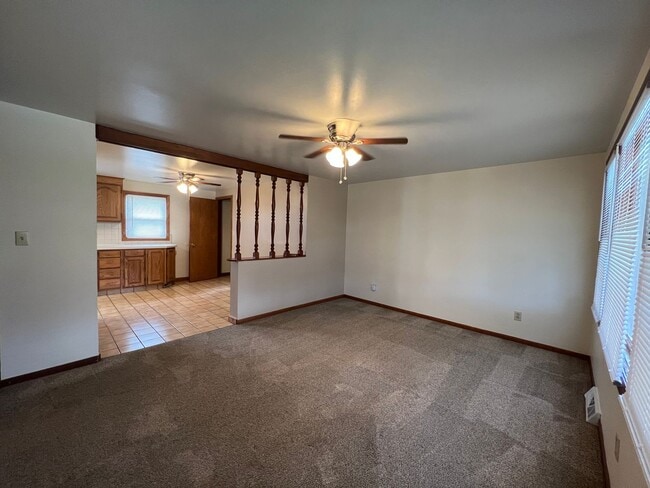 Photo - 1046 Leslie Ln