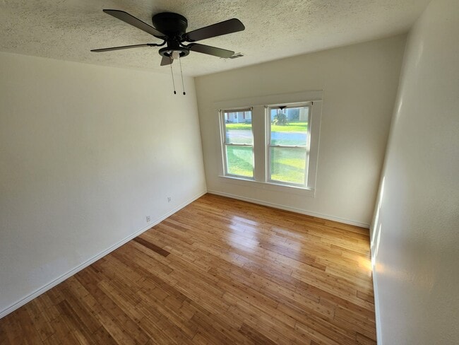 Photo - 302 Ella St