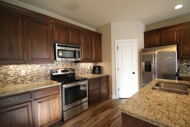 Photo - ((MOVE IN SPECIAL!) Little Piece of HEAVEN... Unit 7900 Branch Way