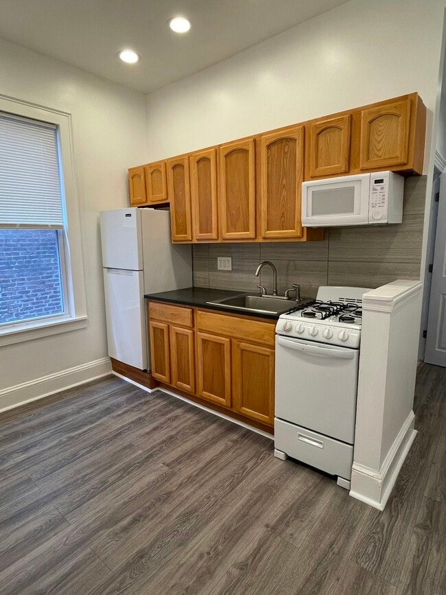Building Photo - 612 W Norris St Unit 2R