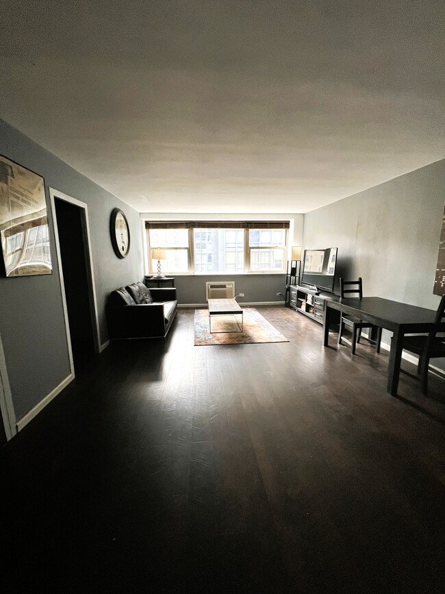 Photo - 253 E Delaware Pl Condo Unit 7E