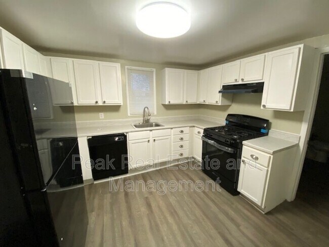 Photo - 455 Pleasant St SW